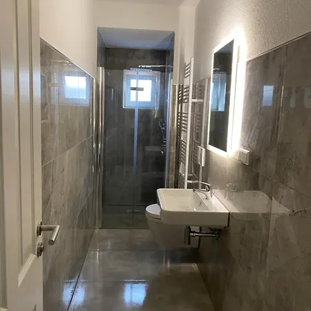 Modernes In Zentrale Lage Von Apartament *
